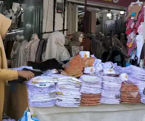 Perlengkapan Sekolah di Banda Aceh Laris Manis Jelang Tahun Ajaran Baru