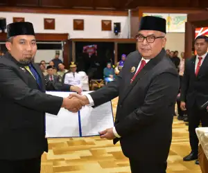 Iswanto dan Mahyuzar Terima SK Perpanjangan Masa Jabatan Pj Bupati