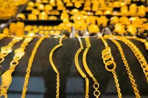 Warga Banda Aceh Ramai-ramai Jual Emas untuk Keperluan Anak Sekolah