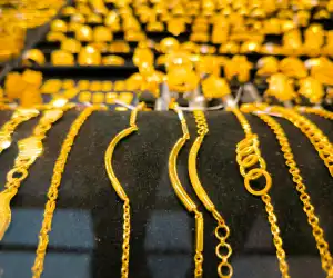 Warga Banda Aceh Ramai-ramai Jual Emas untuk Keperluan Anak Sekolah