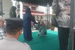 Pelanggar Syariat Islam di Pidie Dihukum Cambuk 100 Kali