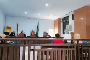 Pasutri Paksa Anak Mengemis untuk Beli Sabu Dituntut 6 Tahun Penjara�