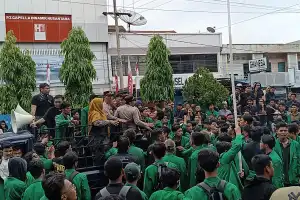 Ribuan Mahasiswa Aksi Tolak RUU Pilkada di DPRK Lhokseumawe