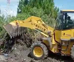 Dinkes Bener Meriah Bersihkan Limbah Medis di Tepi Jalan Wih Pesam