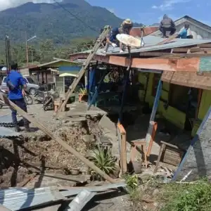 Tempat Usaha Keripik Saree Nyaris Roboh di Seulawah, Diduga Akibat Likuifaksi
