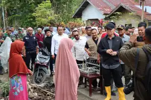Tinjau Lokasi Banjir di Pijay, Pj Gubernur: Sayang Masyarakat