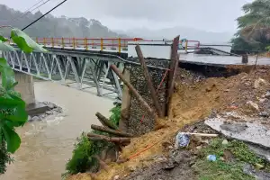 Baru Saja Diperbaiki, Tanggul Pengaman Abutmen Jembatan Krueng Baru Kembali Longsor
