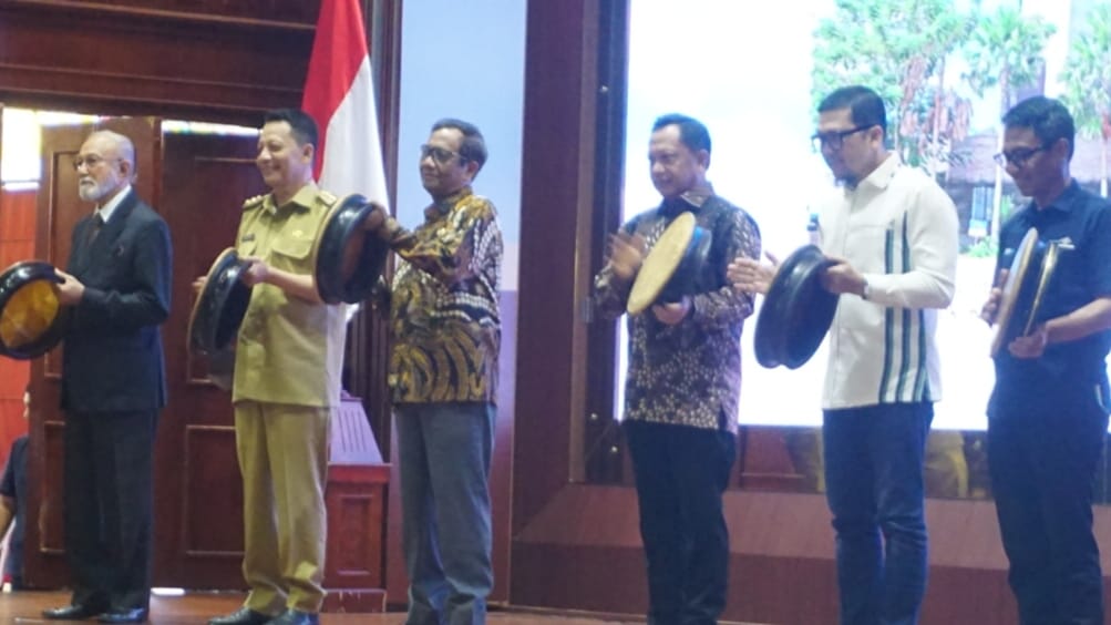 Menko Polhukam dan Mendagri Luncurkan Prangko Seri PLBN 2022