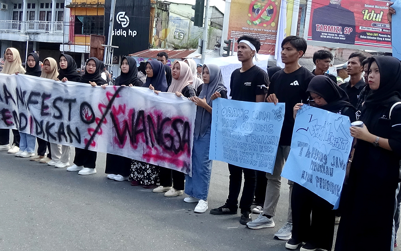 Massa Wangsa Desak Pemerintah Cabut Izin Alfamart dan Indomaret