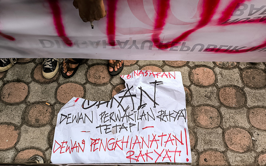 Edisi Tertinggal: Aksi Tolak Revisi UU Pilkada dari Balik Lensa