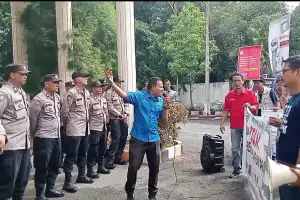 Tolak RUU Penyiaran, Solidaritas Wartawan Geruduk DPRK Langsa