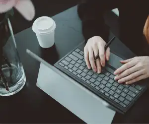 Hukum Meninggalkan Salat Jumat karena Pekerjaan