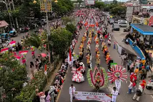Pelajar di Banda Aceh Semarakkan Karnaval Kemerdekaan