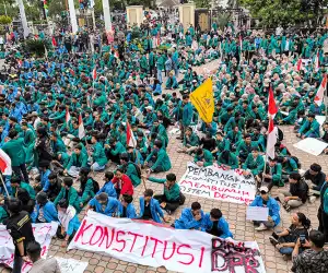 Edisi Tertinggal: Aksi Tolak Revisi UU Pilkada dari Balik Lensa