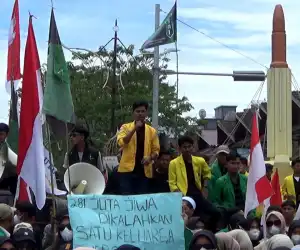 Massa Agam Geruduk Kantor DPRK Aceh Barat