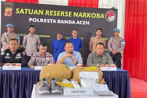 Simpan Sabu dalam Sepatu, Dua Pemuda Ditangkap di Bandara SIM 