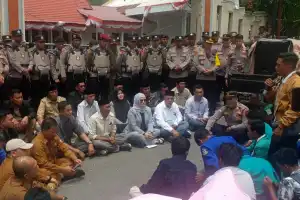 Mahasiswa Desak Pencopotan Sekwan Aceh Tengah