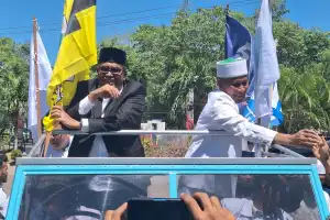 Tidak Ada Pemutaran Himne Aceh saat Bustami-Tu Sop Daftar ke KIP