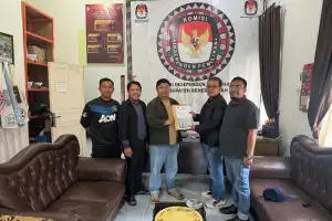 KIP Terima Berkas Perbaikan Pasangan Balon Bupati Tagore-Armia