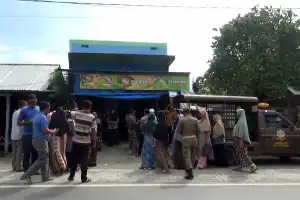 Spanduk Tuntutan ke Perusahaan Dicabut, Warga Adu Mulut dengan Satpol PP