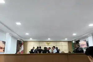 Fakta Persidangan: Saksi Terima Paket Pekerjaan Wastafel dari Teuku Nara