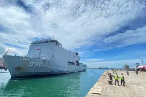 KRI dr Soeharso 990 Bawa Pulang Pasukan Batalyon 111/KB Pamtas RI-PNG ke Aceh