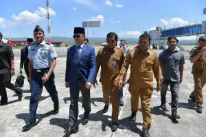 Plt Sekda Sambut Menlu Sugiono di Bandara SIM: Selamat Datang di Kampung Halaman