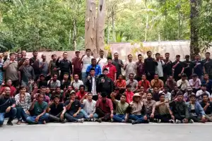 Ratusan Pemuda Deklarasikan Dukungan untuk Tarsa di Makam Teuku Umar