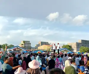 Warga "Menyemut" di Kampanye Akbar Pasangan DuHA