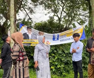 Petugas Bongkar APK Tidak Sesuai Aturan