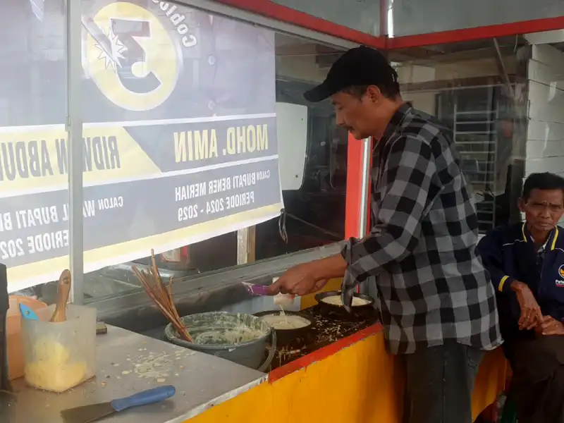 Gratis Martabak Tujuh Hari Demi Bantu AmRi
