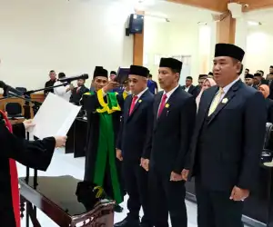 Bulek Dilantik Jadi Ketua DPRK Pidie