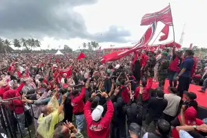 Puluhan Ribu Warga Hadiri Kampanye Akbar Mualem-Dek Fadh di Aceh Utara