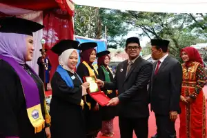 182 Mahasiswa Universitas Gunung Leuser Aceh Diwisuda