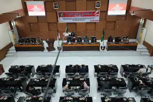 Tetapkan Sarjani-Alzaizi Bupati Terpilih, Dewan Pidie Harap Pelantikan Sesuai UUPA