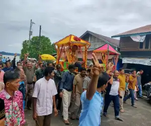 Monas dan Nusar Ditandu bak Pengantin Baru