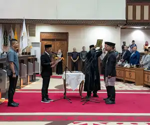 Iskandar dan Hadi Surya Dilantik Jadi Anggota DPRA