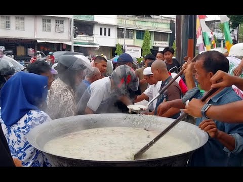 Berbagi Ratusan Cup Kanji Rumbi di Bulan Ramadan